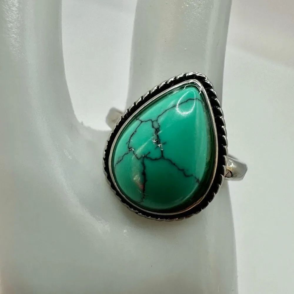 Green/blue teardrop silver tone ring